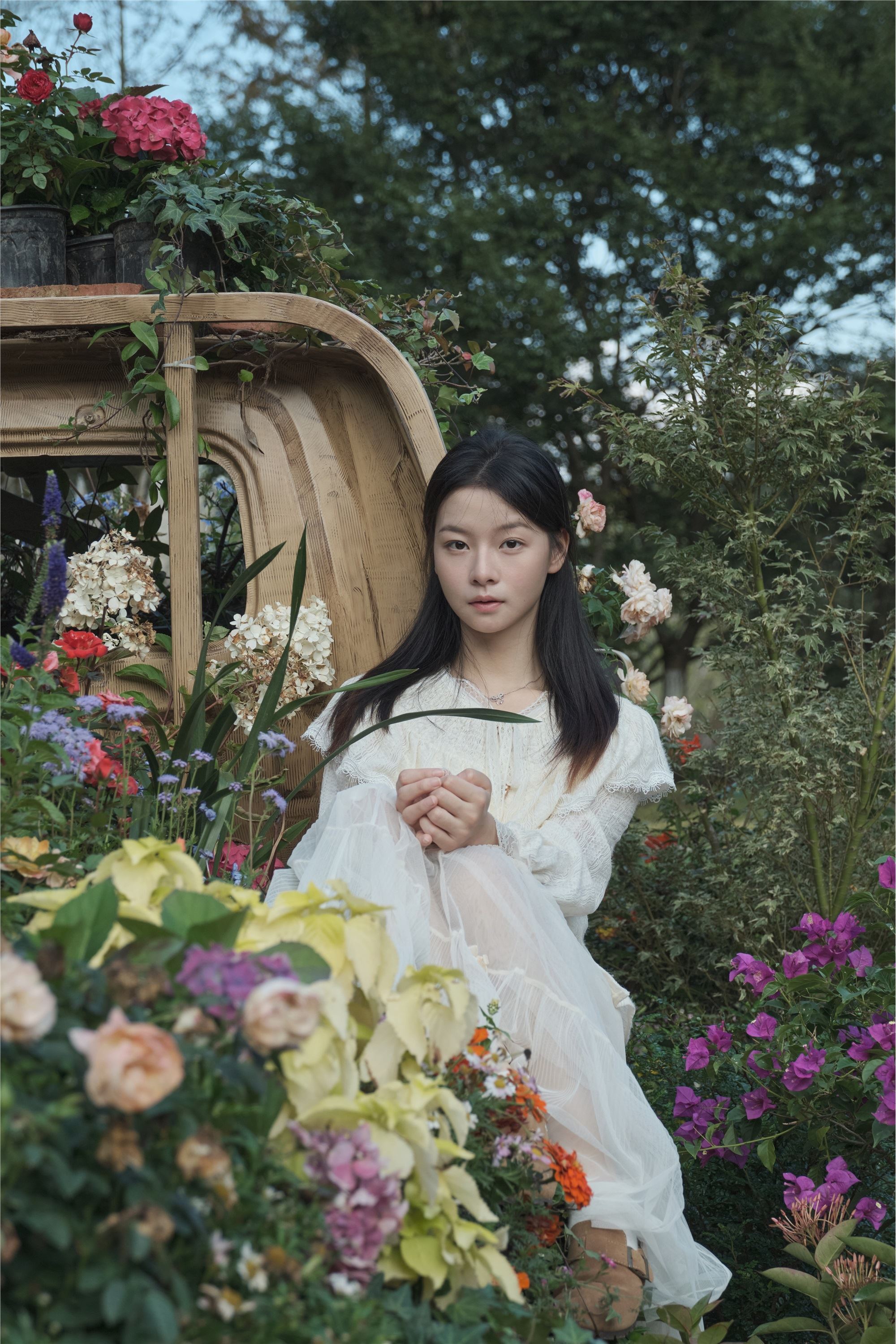 YITUYU艺图语 2025.01.02 秋游 蝴蝶妹妹